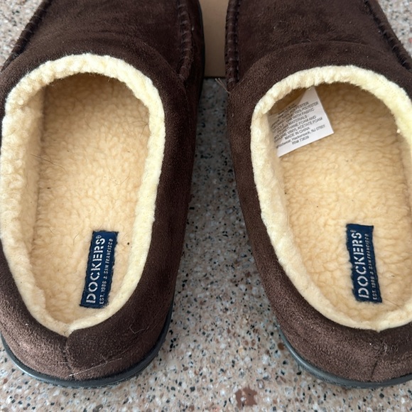 NWT Dockers Moccasin Slippers with Faux Fur Lining - Picture 4 of 4
